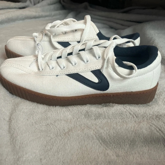 Tretorn perfect condition women’s size 6 white and navy canvas sneakers - Picture 1 of 5
